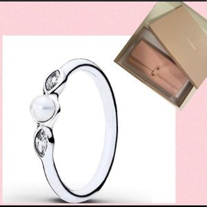 PANDORA retired Ring Petite Leaves Pearl s…